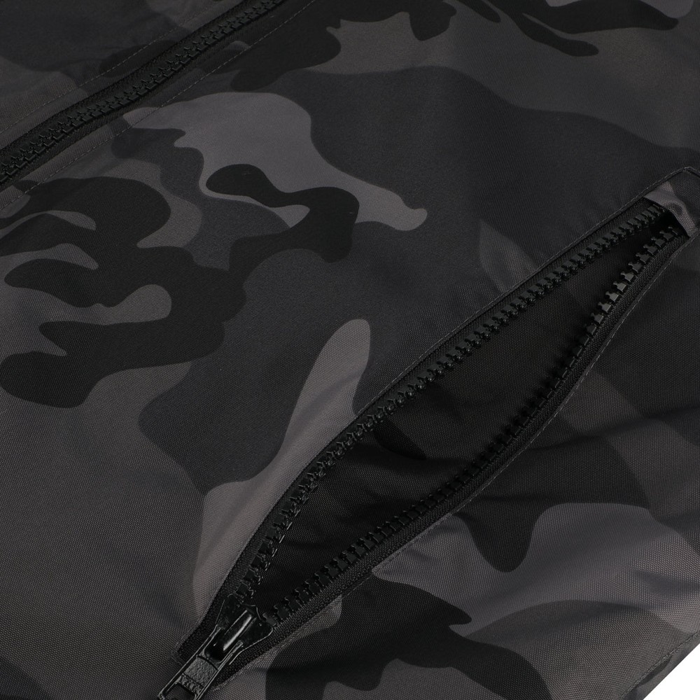 Deep zip hand pockets
